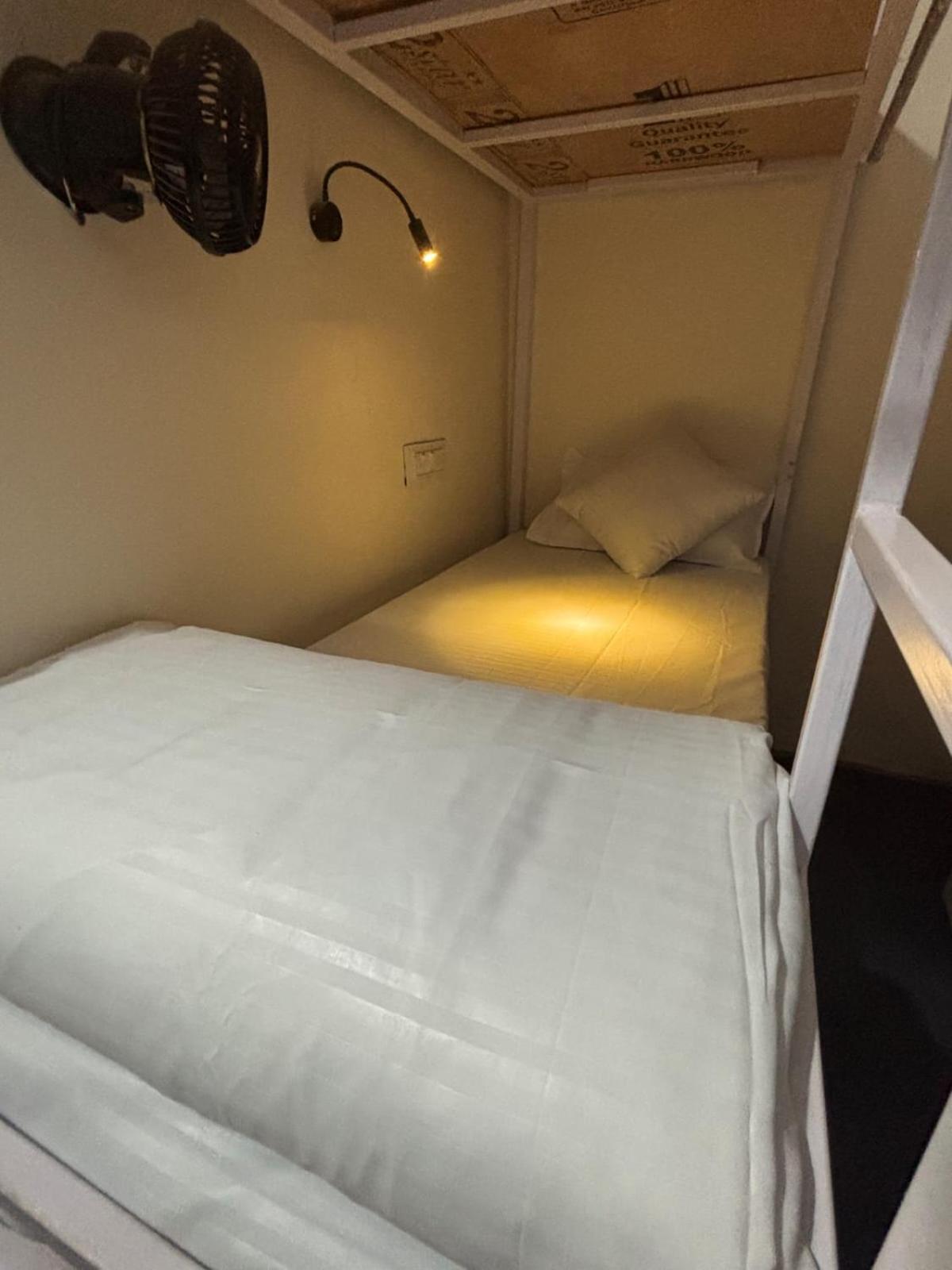 Hot - House Of Travellers, Vagator Hostel Ngoại thất bức ảnh