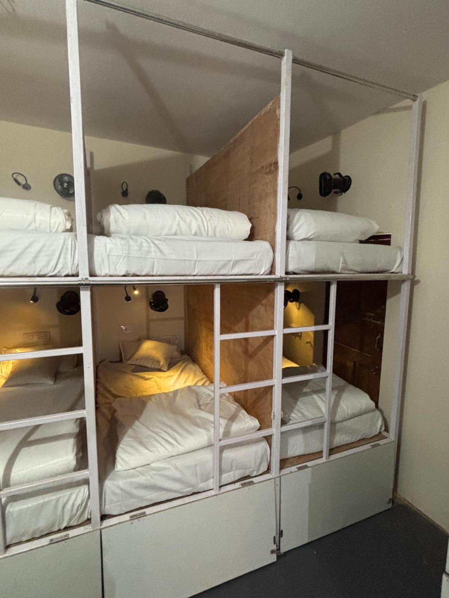 Hot - House Of Travellers, Vagator Hostel Ngoại thất bức ảnh