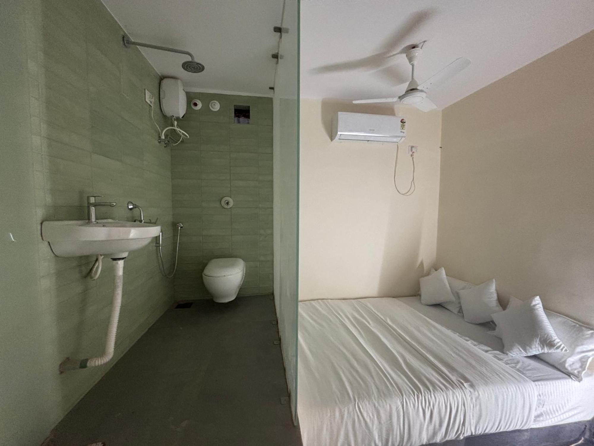 Hot - House Of Travellers, Vagator Hostel Ngoại thất bức ảnh