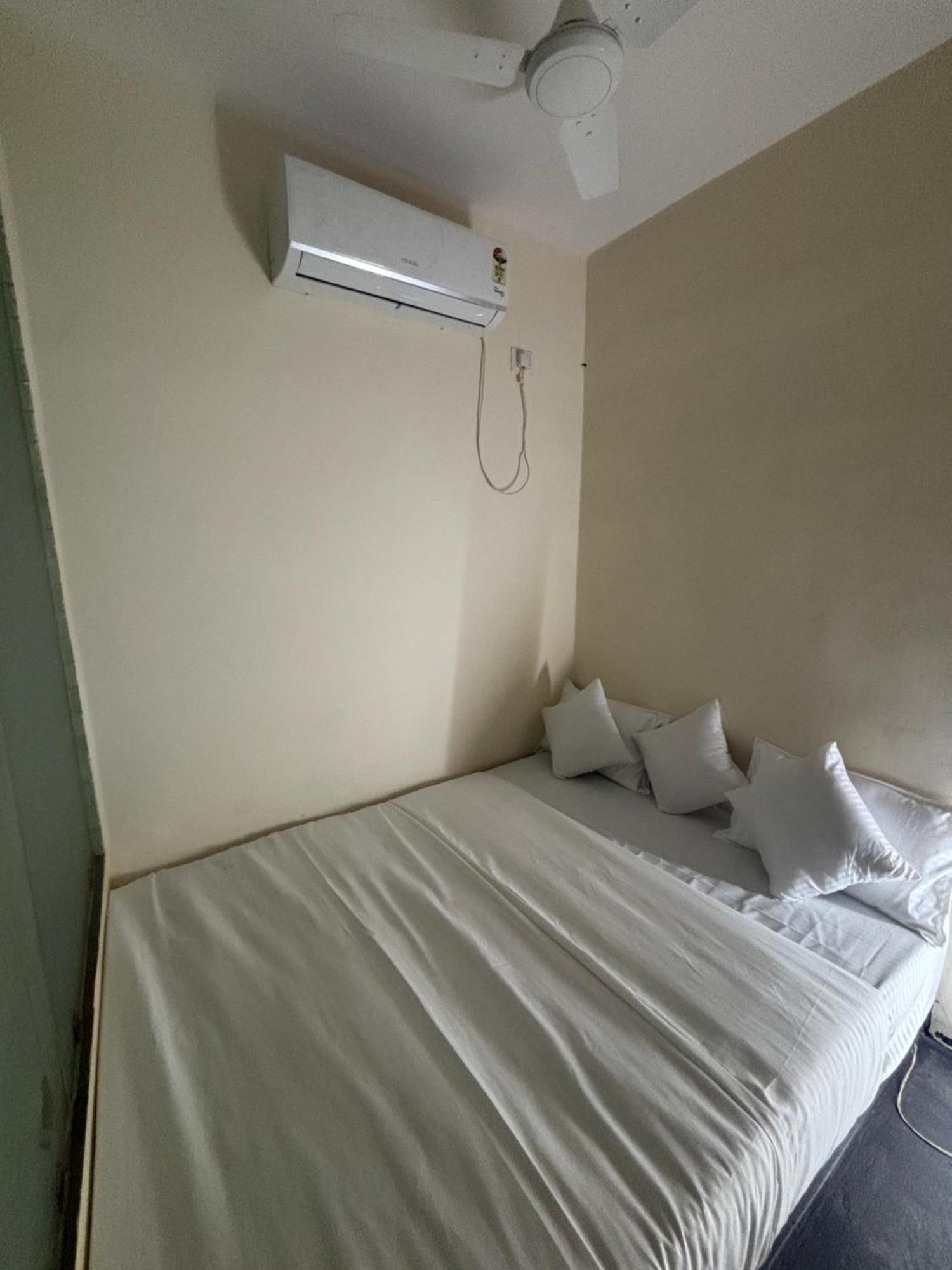 Hot - House Of Travellers, Vagator Hostel Ngoại thất bức ảnh
