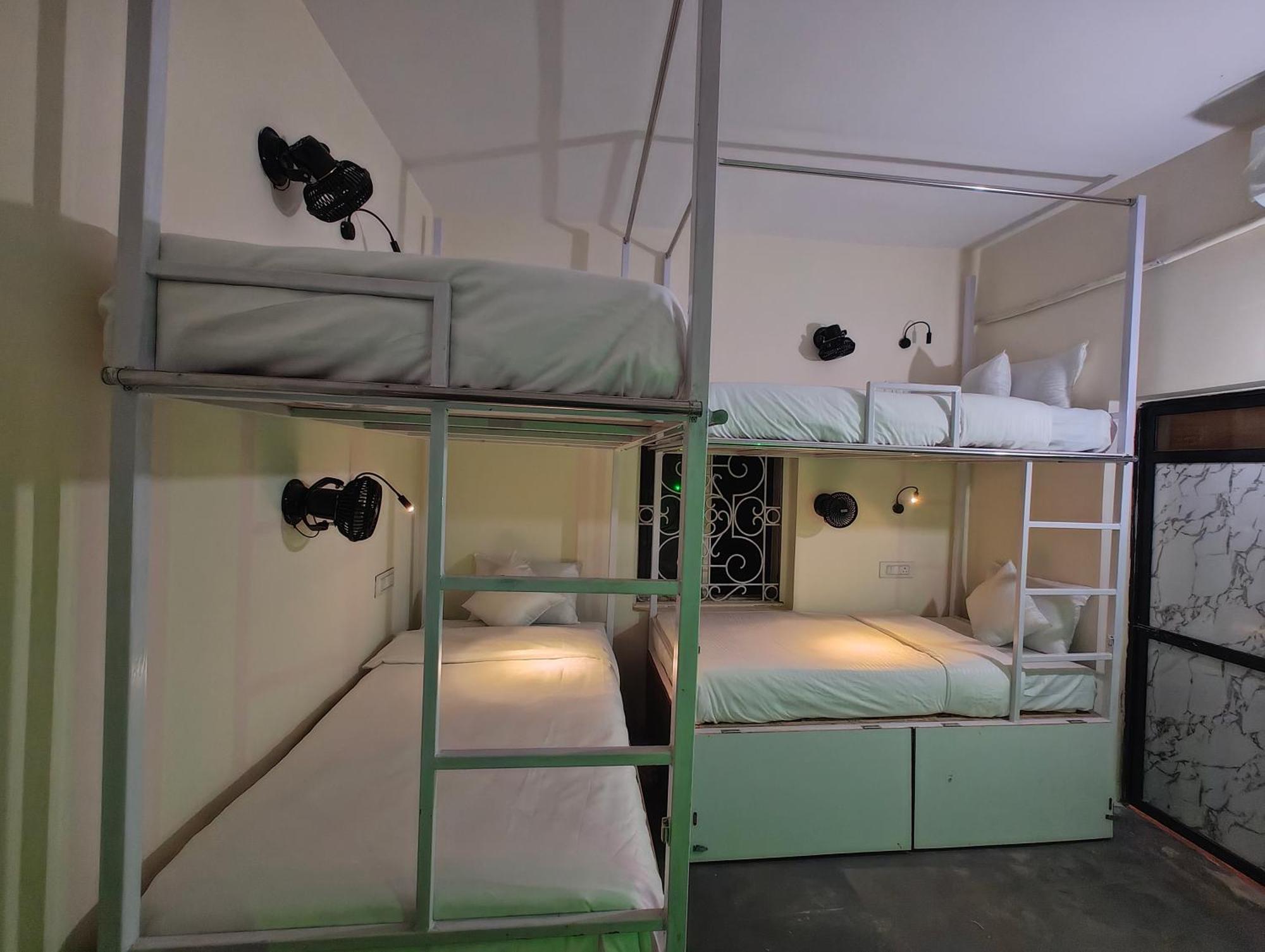 Hot - House Of Travellers, Vagator Hostel Ngoại thất bức ảnh