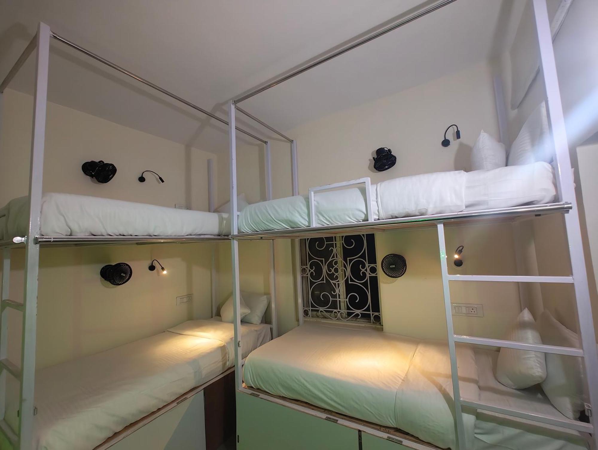 Hot - House Of Travellers, Vagator Hostel Ngoại thất bức ảnh