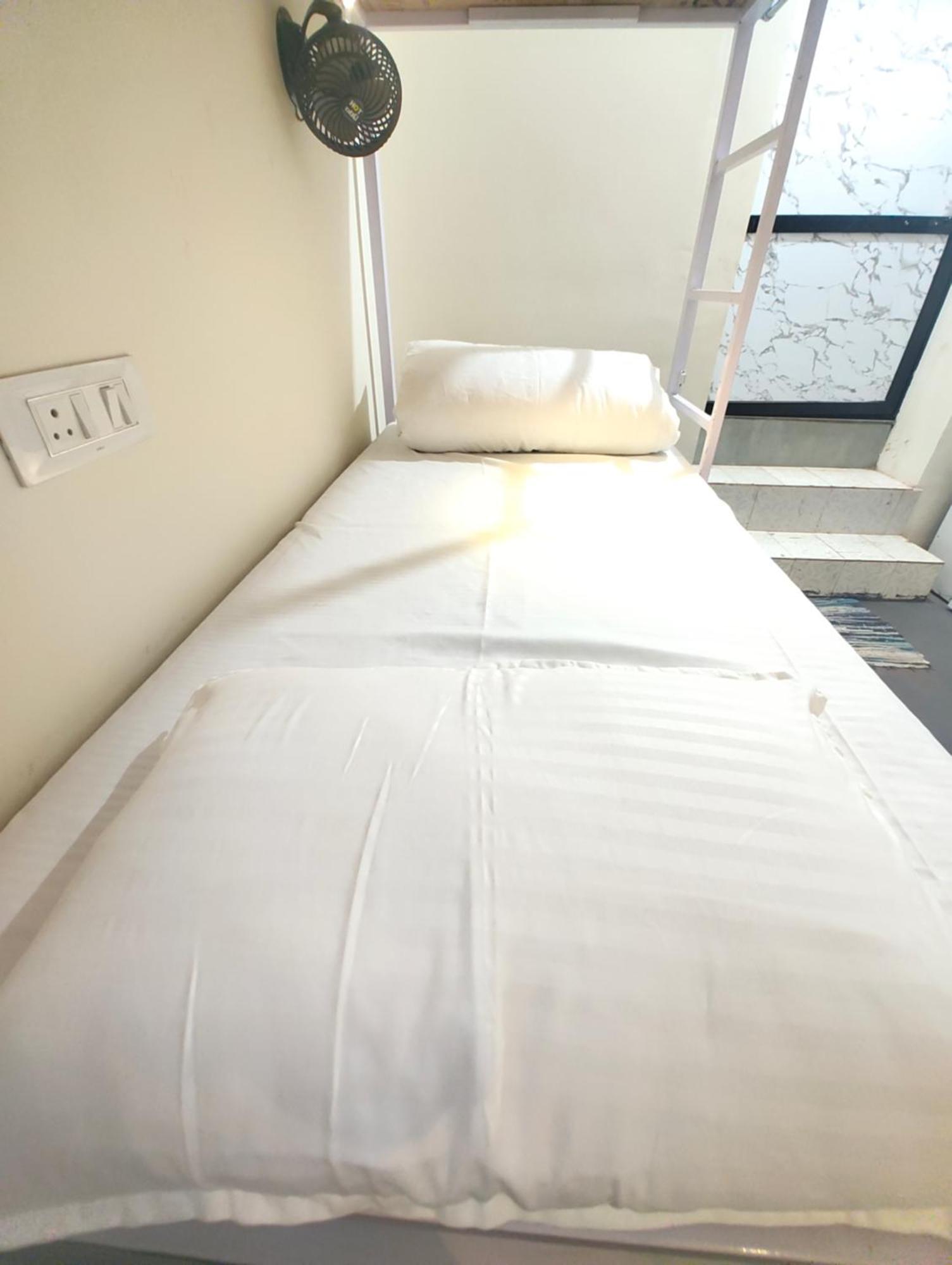 Hot - House Of Travellers, Vagator Hostel Ngoại thất bức ảnh