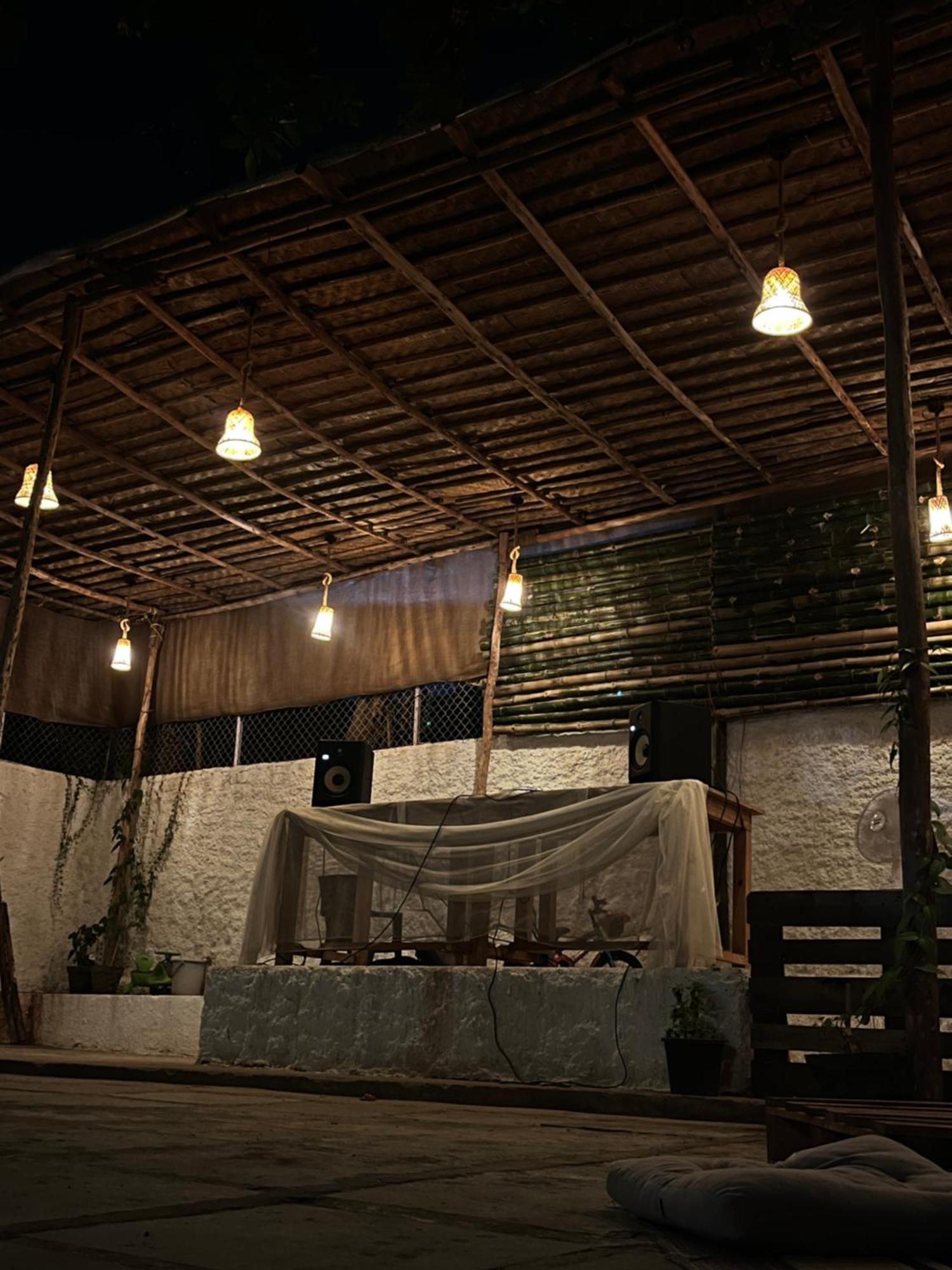 Hot - House Of Travellers, Vagator Hostel Ngoại thất bức ảnh